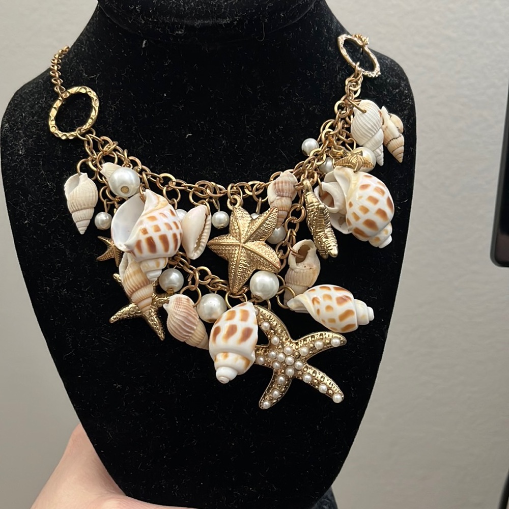 Intricate handmade seashell necklace 🐚